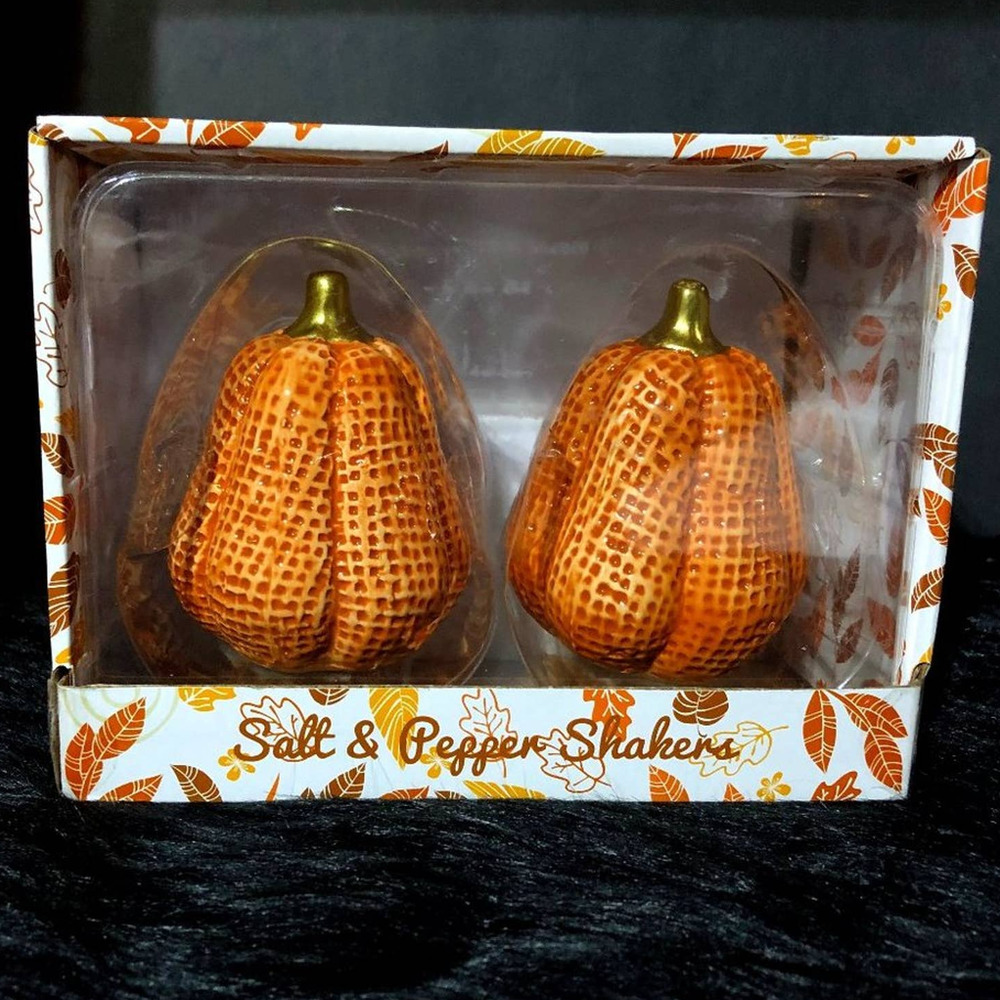 Elegant Textured Pumpkin Salt/Pepper Shaker Set NIB